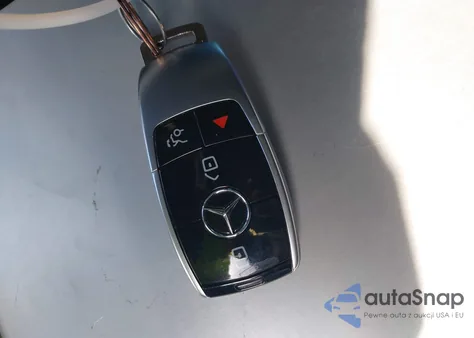 2022 Mercedes-Benz E 350 z USA, uszkodzony, nr VIN W1KZF8DB5NB049597